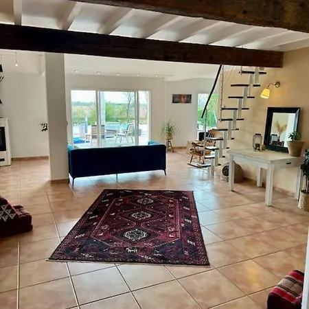 Maison De Campagne, Avec Piscine ホテル Leojac